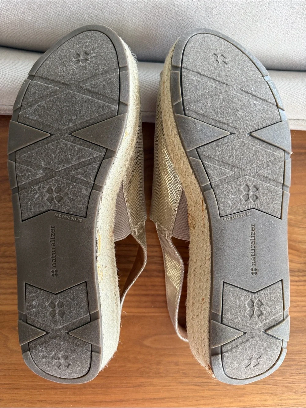 Naturalizer N5 Comfort “Praline” Metallic Gold Espadrille Sandals – Size 10W
